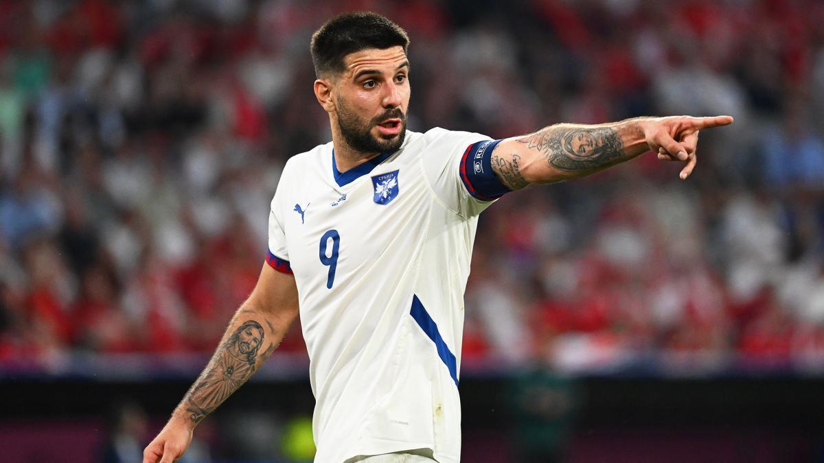 والپیپر الکساندر میتروویچ فوتبالی 2025