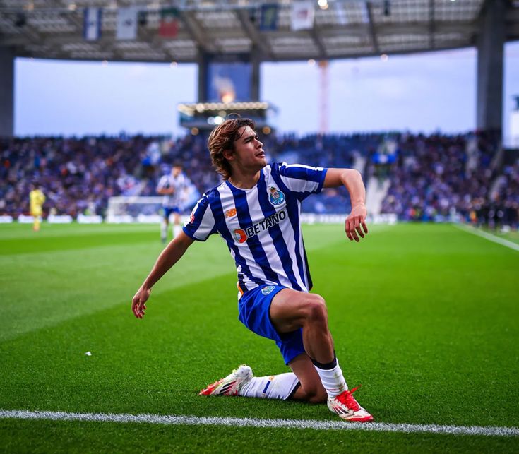 قرارداد حرفه‌ای رودریگو مورا با باشگاه پورتو