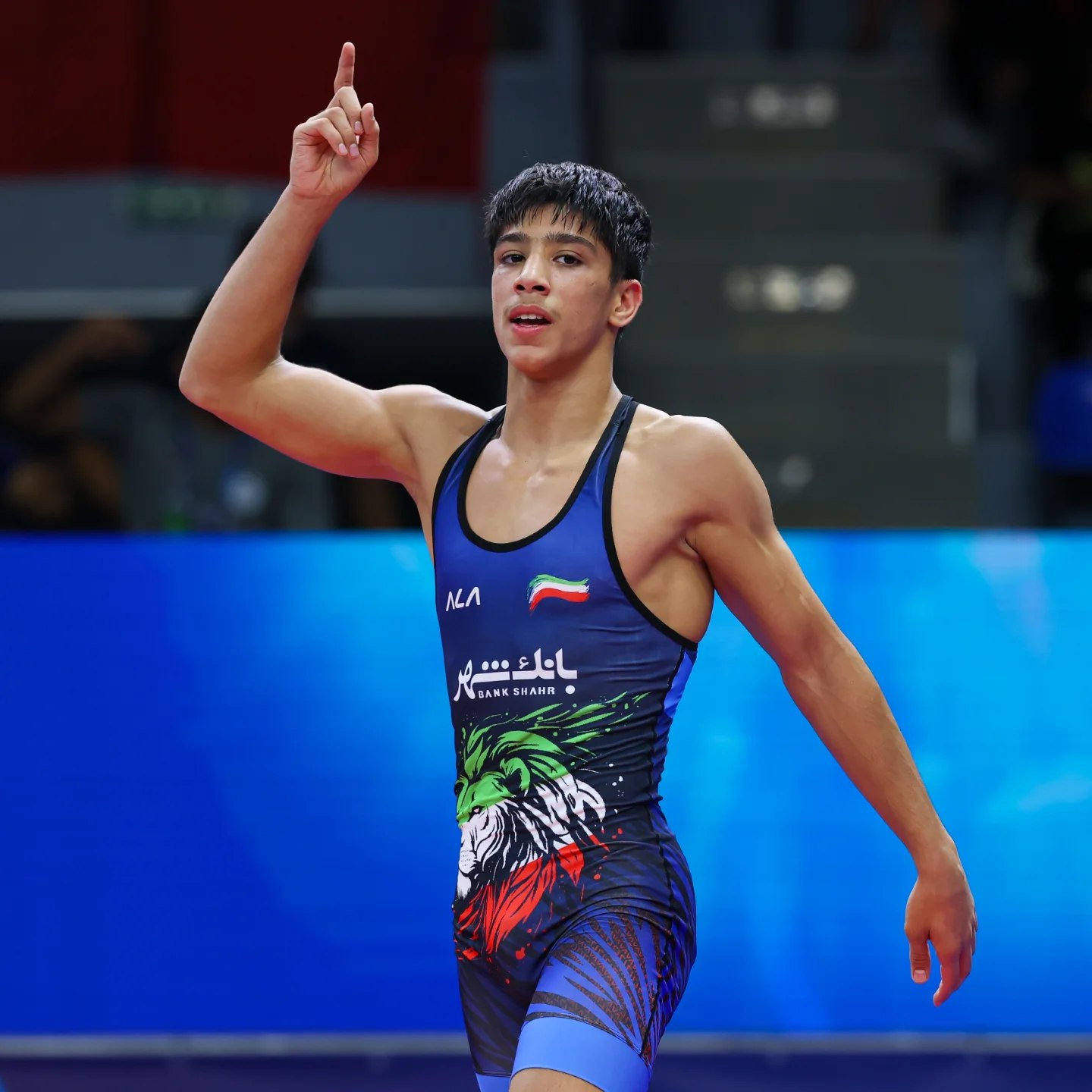 اهورا خاطری کیست